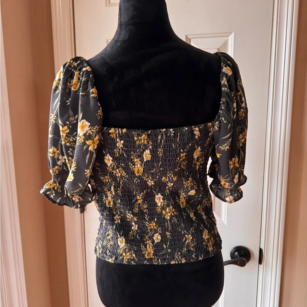 Abercrombie & Fitch flattering floral